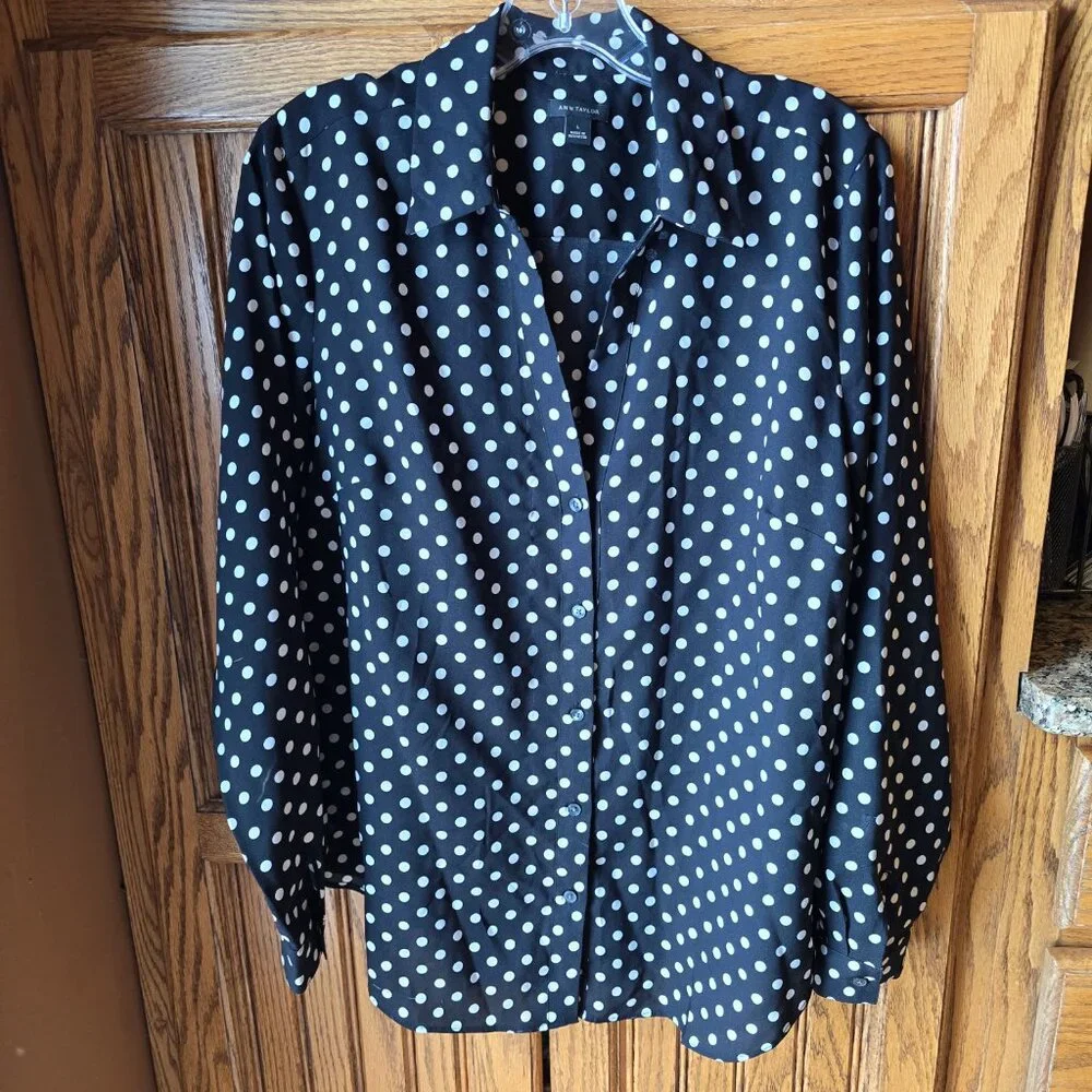 Ann Taylor Black and White Polka Dot Blouse, GUC size Large - Picture 2 of 9